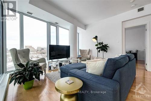 803 - 200 Lett Street, Ottawa, ON - Indoor Photo Showing Living Room