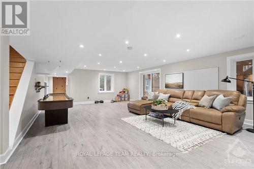 8044 Adam Baker Way, Ottawa, ON - Indoor Photo Showing Living Room