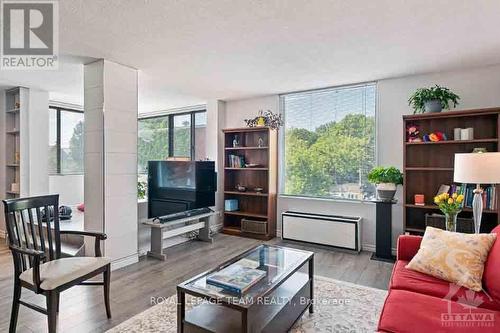 304 - 40 Arthur Street, Ottawa, ON - Indoor Photo Showing Living Room