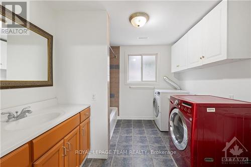 721 Bayview Drive, Ottawa, ON - Indoor Photo Showing Laundry Room