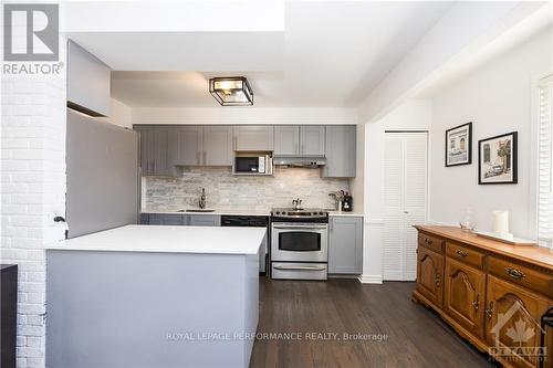 52 Reaney Court, Ottawa, ON - Indoor Photo Showing Kitchen With Upgraded Kitchen