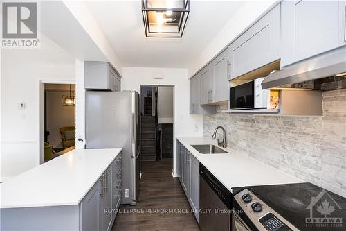 52 Reaney Court, Ottawa, ON - Indoor Photo Showing Kitchen With Upgraded Kitchen