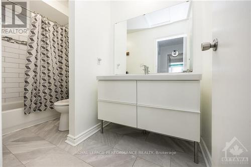 52 Reaney Court, Ottawa, ON - Indoor Photo Showing Bathroom