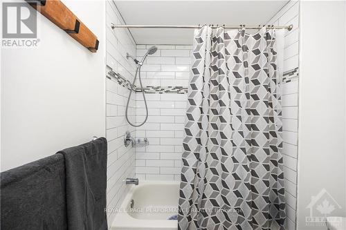 52 Reaney Court, Ottawa, ON - Indoor Photo Showing Bathroom