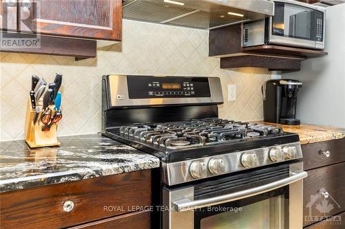 411 Oban Pvt, Ottawa, ON - Indoor Photo Showing Kitchen