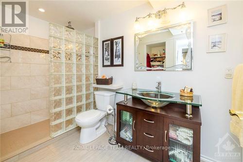 411 Oban Pvt, Ottawa, ON - Indoor Photo Showing Bathroom