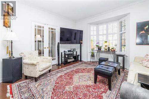 411 Oban Pvt, Ottawa, ON - Indoor Photo Showing Living Room