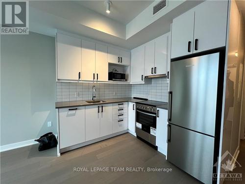 303 - 360 Deschatelets Avenue, Ottawa, ON - Indoor Photo Showing Kitchen