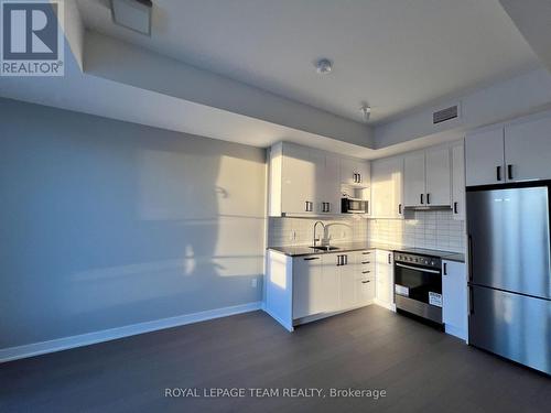 303 - 360 Deschatelets Avenue, Ottawa, ON - Indoor Photo Showing Kitchen