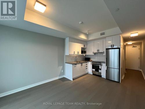 303 - 360 Deschatelets Avenue, Ottawa, ON - Indoor Photo Showing Kitchen