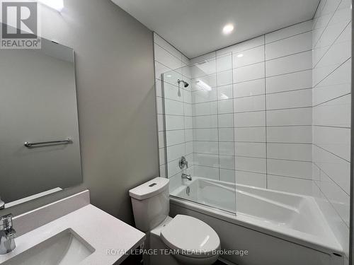 303 - 360 Deschatelets Avenue, Ottawa, ON - Indoor Photo Showing Bathroom