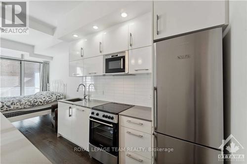 307 - 255 Bay Street, Ottawa, ON - Indoor Photo Showing Kitchen With Stainless Steel Kitchen With Upgraded Kitchen