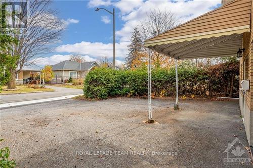 2196 Lenester Avenue, Ottawa, ON - Outdoor