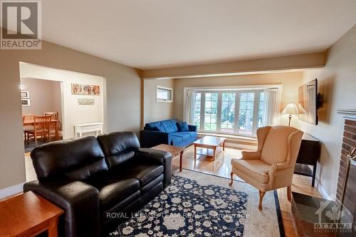 73 Aero Drive, Ottawa, ON - Indoor Photo Showing Living Room