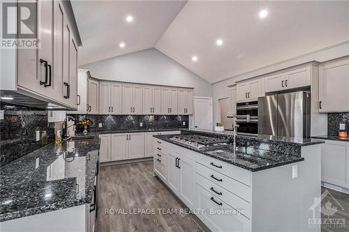 11230 County 3 Road, North Dundas, ON - Indoor Photo Showing Kitchen With Upgraded Kitchen