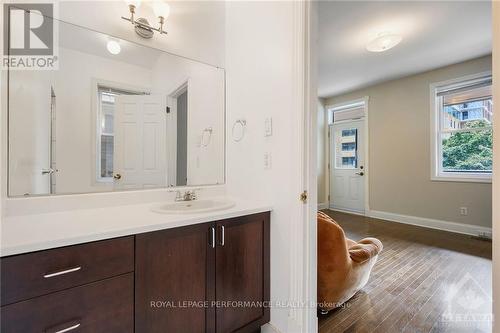 121 York Street, Ottawa, ON - Indoor Photo Showing Bathroom