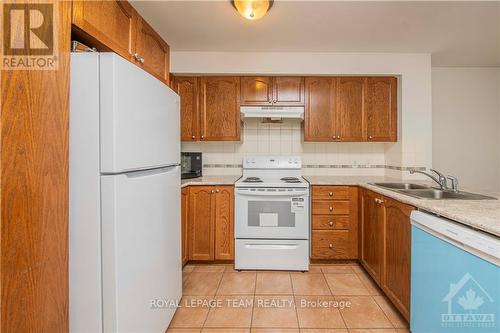 A - 722 Chapman Mills Drive, Ottawa, ON - Indoor Photo Showing Kitchen With Double Sink