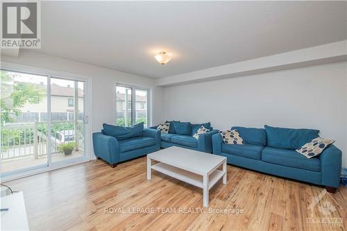 A - 722 Chapman Mills Drive, Ottawa, ON - Indoor Photo Showing Living Room