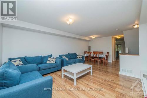 A - 722 Chapman Mills Drive, Ottawa, ON - Indoor Photo Showing Living Room