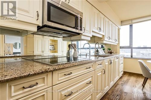 1201 - 40 Boteler Street, Ottawa, ON - Indoor Photo Showing Kitchen