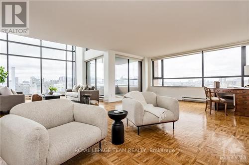 1201 - 40 Boteler Street, Ottawa, ON - Indoor Photo Showing Living Room