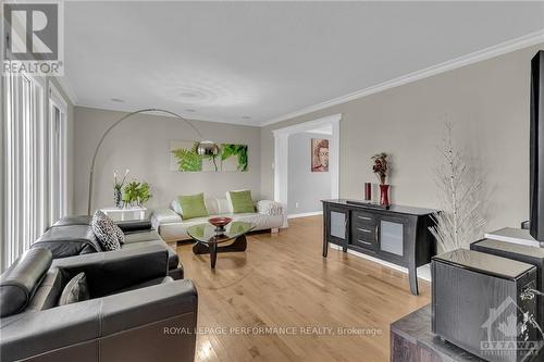 1616 Charbonneau Street, Ottawa, ON - Indoor Photo Showing Living Room