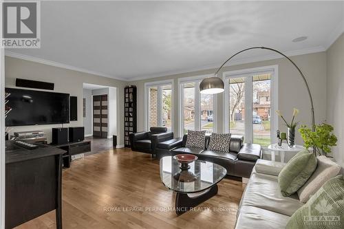 1616 Charbonneau Street, Ottawa, ON - Indoor Photo Showing Living Room