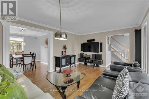 1616 Charbonneau Street, Ottawa, ON - Indoor Photo Showing Living Room