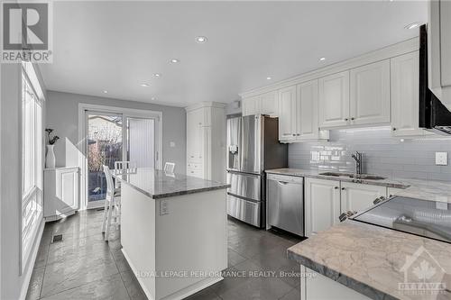 1616 Charbonneau Street, Ottawa, ON - Indoor Photo Showing Kitchen With Upgraded Kitchen