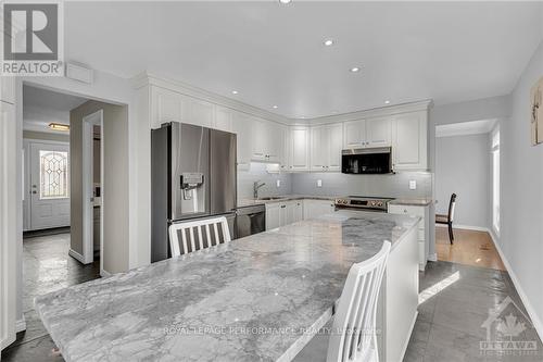 1616 Charbonneau Street, Ottawa, ON - Indoor Photo Showing Kitchen With Upgraded Kitchen