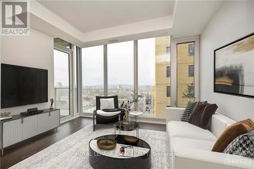 1206 - 111 Champagne Avenue, Ottawa, ON - Indoor Photo Showing Living Room