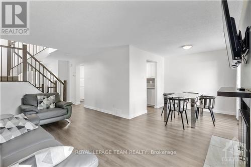 34 Shadetree Crescent, Ottawa, ON - Indoor Photo Showing Living Room