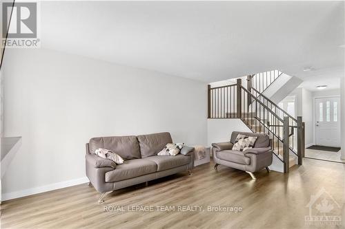 34 Shadetree Crescent, Ottawa, ON - Indoor Photo Showing Living Room