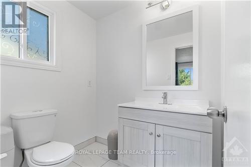 34 Shadetree Crescent, Ottawa, ON - Indoor Photo Showing Bathroom