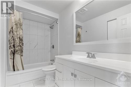 34 Shadetree Crescent, Ottawa, ON - Indoor Photo Showing Bathroom