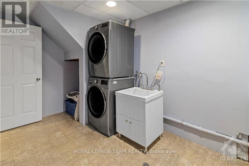 34 Shadetree Crescent, Ottawa, ON - Indoor Photo Showing Laundry Room