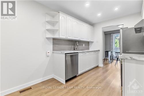 34 Shadetree Crescent, Ottawa, ON - Indoor Photo Showing Kitchen