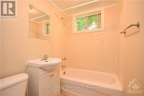 55 Glendale Avenue, Ottawa, ON - Indoor Photo Showing Bathroom