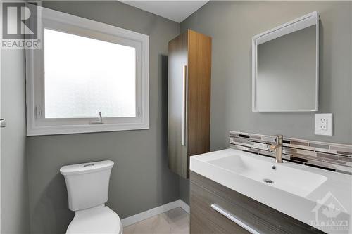 1790 Kilborn Avenue, Ottawa, ON - Indoor Photo Showing Bathroom