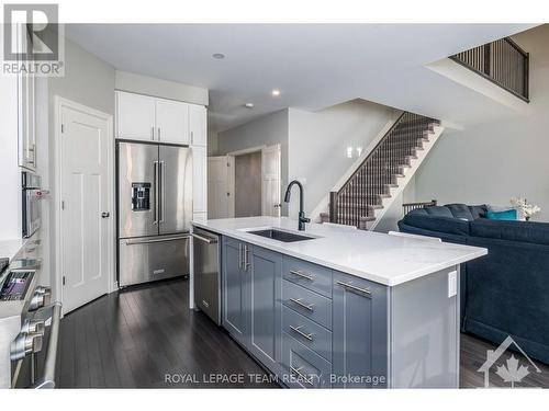 656 Parade Drive, Ottawa, ON - Indoor Photo Showing Kitchen With Upgraded Kitchen