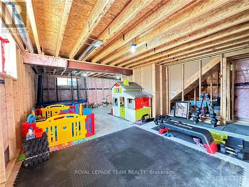 656 Parade Drive, Ottawa, ON - Indoor Photo Showing Basement