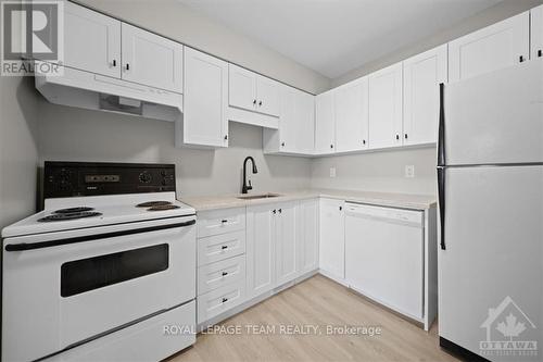 69 Carillon Street, Ottawa, ON - Indoor Photo Showing Kitchen