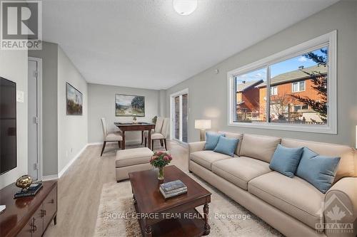 69 Carillon Street, Ottawa, ON - Indoor Photo Showing Living Room