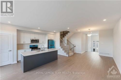 702 Fairline Row, Ottawa, ON - Indoor Photo Showing Kitchen