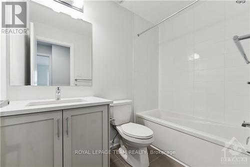 706 Fairline Row, Ottawa, ON - Indoor Photo Showing Bathroom