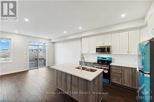 706 Fairline Row, Ottawa, ON - Indoor Photo Showing Kitchen With Double Sink