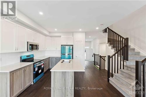 706 Fairline Row, Ottawa, ON - Indoor Photo Showing Kitchen With Double Sink With Upgraded Kitchen