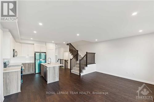 706 Fairline Row, Ottawa, ON - Indoor Photo Showing Kitchen