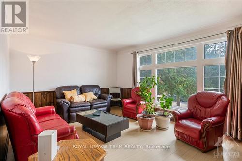 151 Granville Street, Ottawa, ON - Indoor Photo Showing Living Room