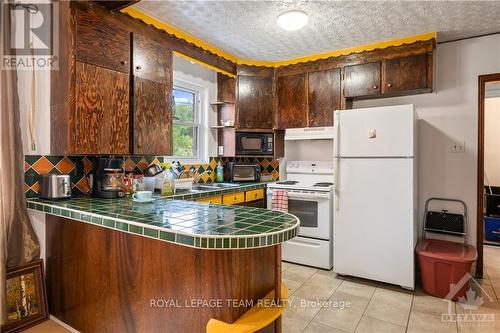 151 Granville Street, Ottawa, ON - Indoor Photo Showing Kitchen With Double Sink